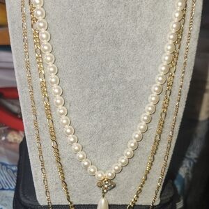 Elegant Gold and Cream Pearl Necklace Set
